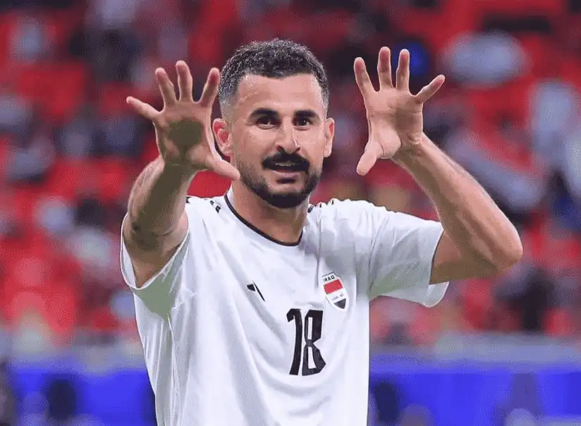 伊拉克前鋒艾曼·侯賽(Aymen Hussein)因於比賽中做出慶祝手勢